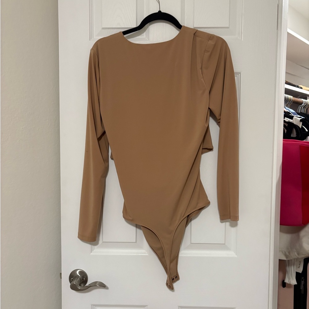 Tan crossover bodysuit - Picture 2 of 4